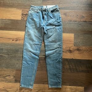 BDG jeans NWT. Size 26. Mom jeans.
